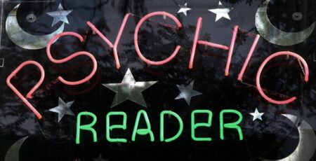 Psychic vs. Medium | Kristian von Sponneck